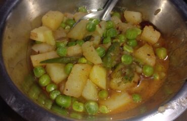 Hortalizas sofritas al estilo bengalí (Bengalí Tarkari Curry)