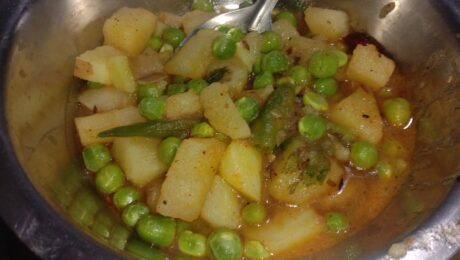 Hortalizas sofritas al estilo bengalí (Bengalí Tarkari Curry)