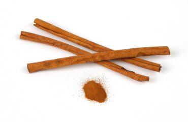 Canela (Tvak / Cinnamomum zeylanicum)