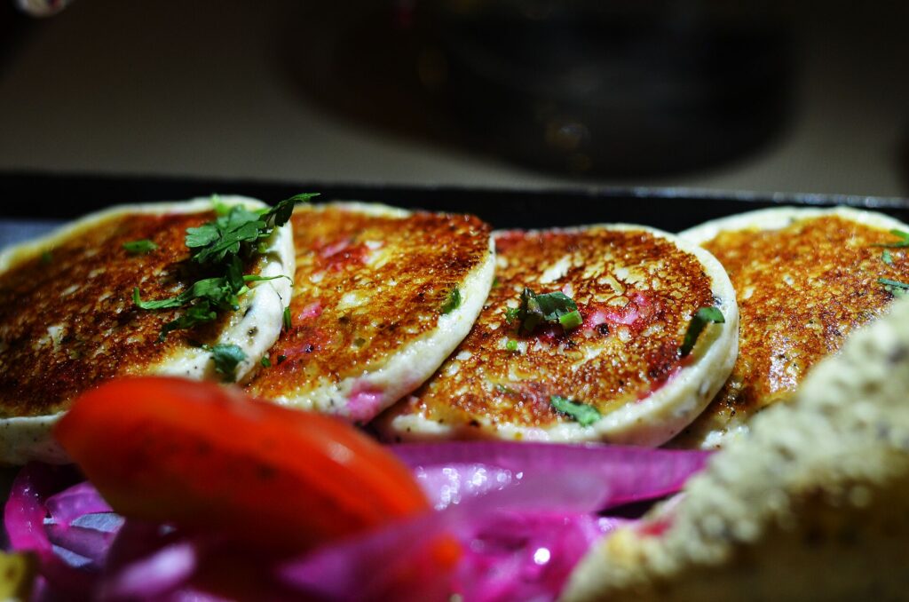 Buñuelos de yogur rellenos (Dahi Tikki)
