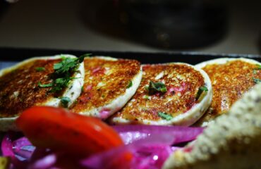 Buñuelos de yogur rellenos (Dahi Tikki)