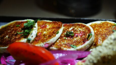 Buñuelos de yogur rellenos (Dahi Tikki)