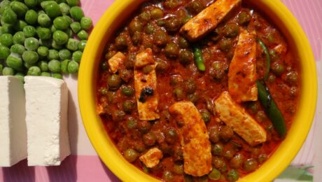Guisantes con panir (Matar Panir)