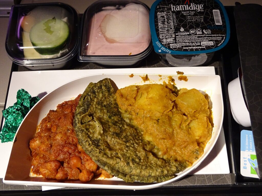 Espinacas con berenjenas y garbanzos (Palak Baigan aur Channa)
