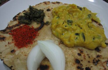 Tortillas de harina de garbanzos (Besan Roṭī)