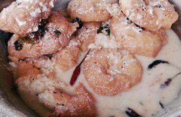 Aros de dhal fritos con yogur (Dahi Vadas)