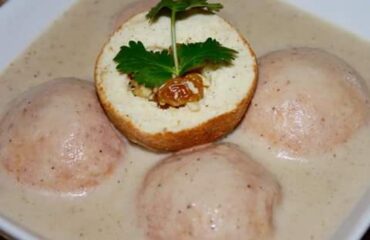Bolas fritas de panir en salsa (Malai Kofta)