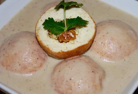 Bolas fritas de panir en salsa (Malai Kofta)