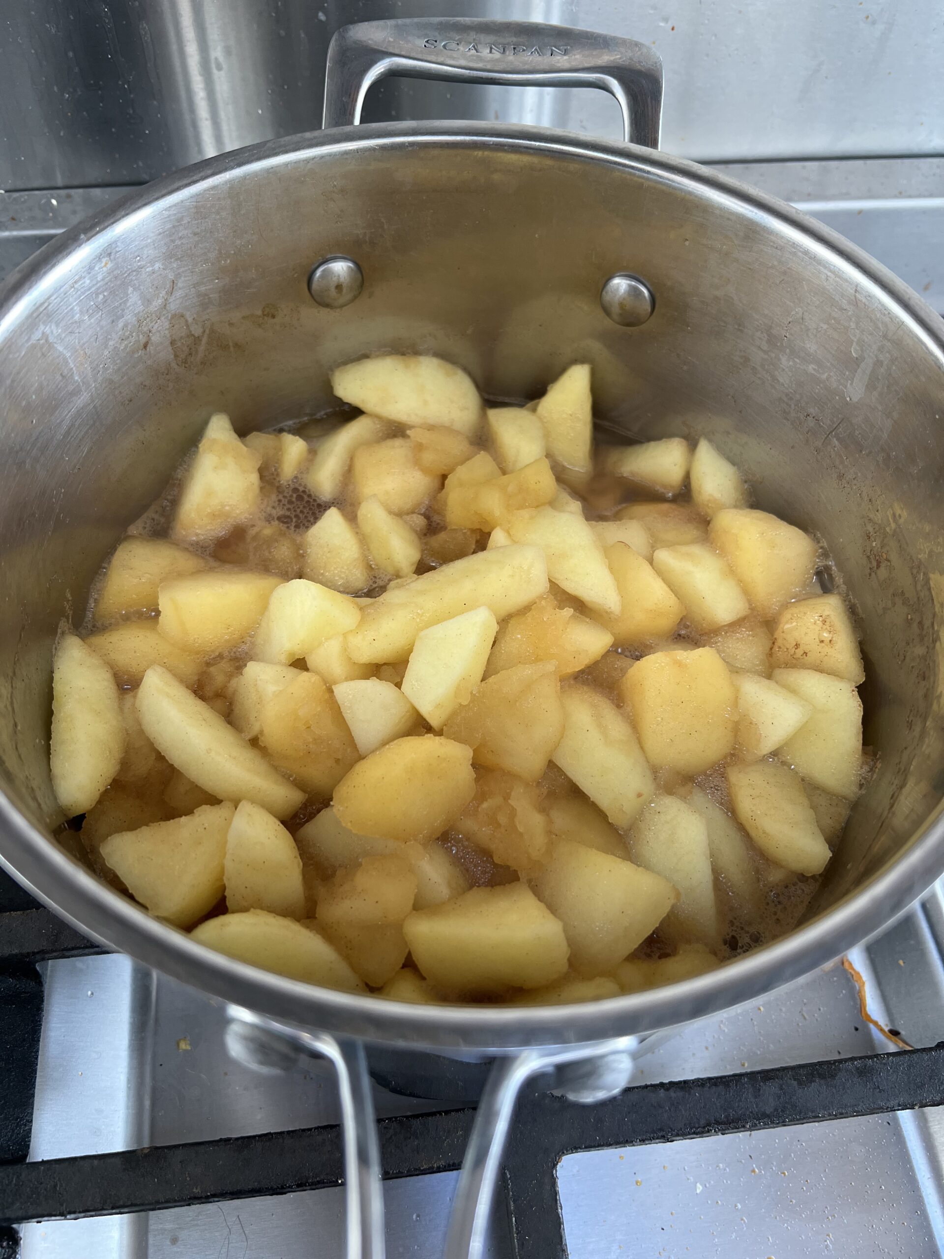 Manzanas cocidas, alimento suave mencionado tradicionalmente para cuadros digestivos
