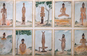 La anatomía energética del Ayurveda: prana, nadis y chakras con contexto Postures de Yoga Inde, Tamil Nadu ou Andhra Pradesh Vers 1820 Gouache sur papier Acquisition Londres, British Museum www.britishmuseum.org/collection/object/A_2007-3005-4 Description (notice traduite du British Museum) Peinture à la gouache sur papier issue d'un portfolio de soixante-trois tableaux de divinités et de la vie quotidienne. Dix vignettes d'ascètes Shiva effectuant la pénitence en deux rangées de cinq. Rangée 1 a) Un ascète debout nu mais pendant une minute en pagne, exécutant des