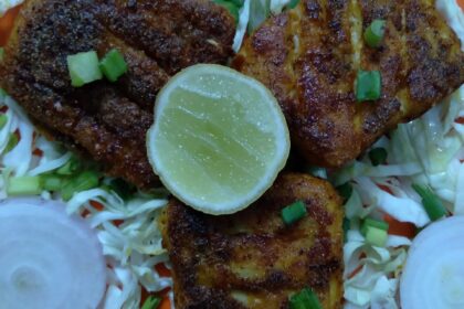 Agni en la cocina: alimentos cotidianos como herramientas de equilibrio A juicy and spicy fish wrapped up in some Indian spices and semolina and fried with a little touch of cooking oil.