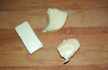 Ghee en Ayurveda: tradición, cocina y uso responsable butter, clarified butter (ghee), and margarine