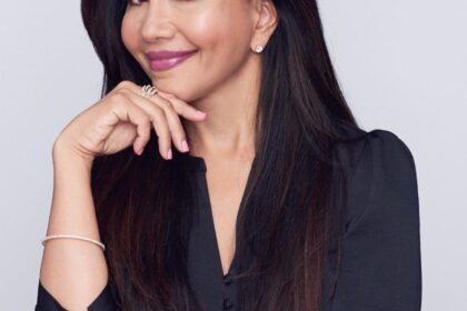 Mapa facial ayurvédico: una herramienta de observación, no de diagnóstico Shay Moinuddin is an American registered nurse and clinic director at The Few Institute for Aesthetic Plastic Surgery in Chicago