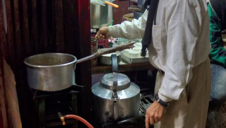 Masala chai vendor, Old Delhi