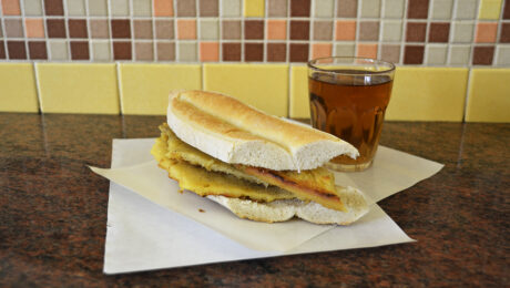 5e5 (= panino livornese, composto da una baguette (localmente chiamata 